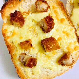 チキンカツのチーズトースト